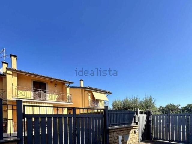 Casa in vendita a Barbarano Romano, Lazio