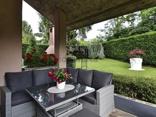 Casa in vendita a Bernareggio, Monza e della Brianza
