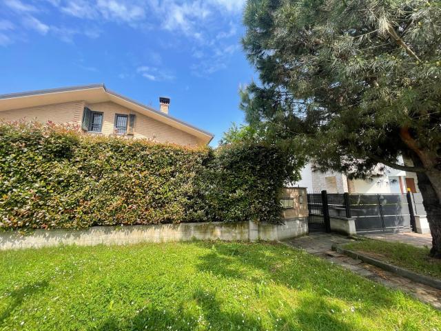 Casa in vendita a Cabiate, Lombardia