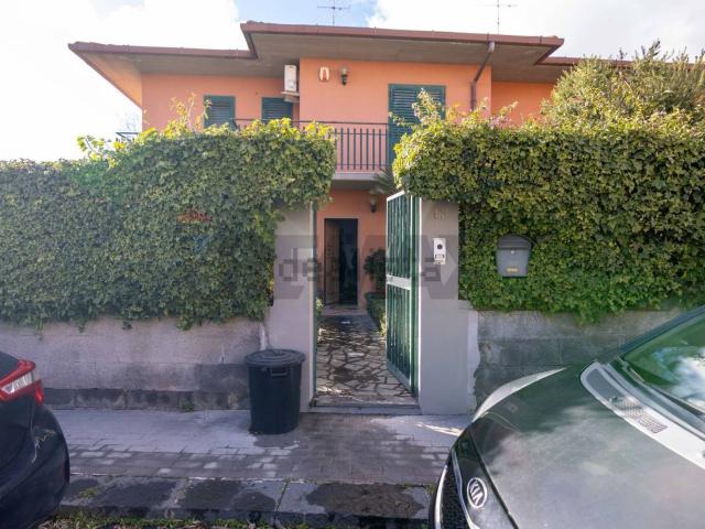 Casa in vendita a San Pietro Clarenza, Sicilia