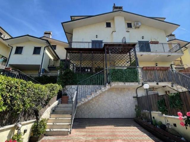 Casa in vendita a Guidonia Montecelio, Roma Capitale