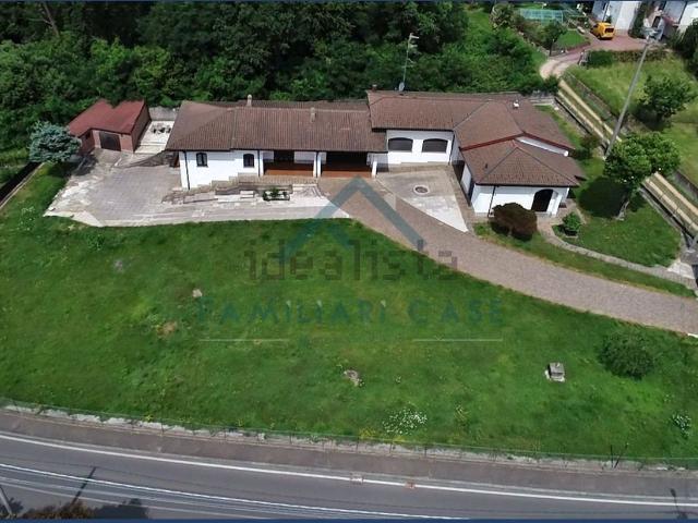 Casa in vendita a Castronno, Lombardia
