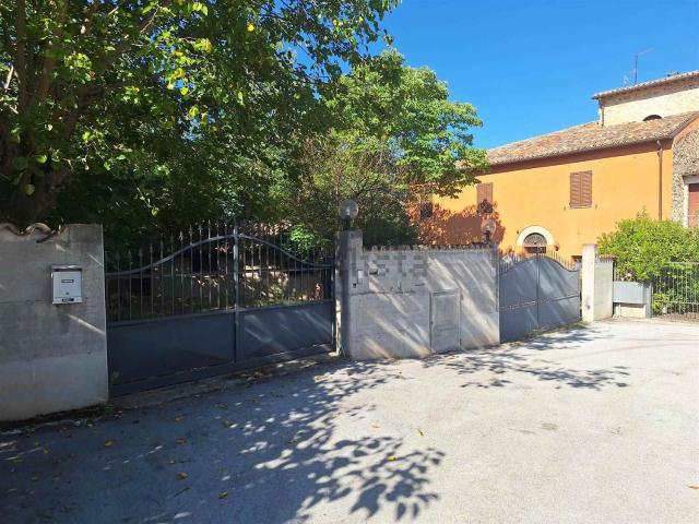 Casa in vendita a Le Casette, Marche