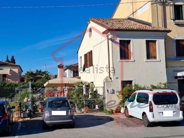 Casa in vendita a Pilastroni, Bassano Del Grappa