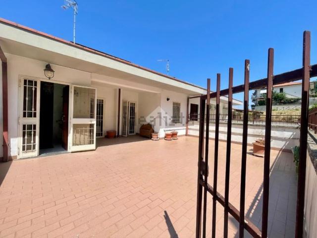 Casa in vendita a Valentano, Lazio