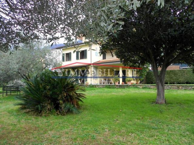 Casa in vendita a Prato, Montignoso