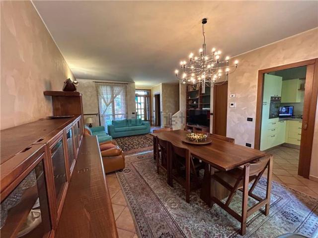 Casa in vendita a Villongo, Lombardia