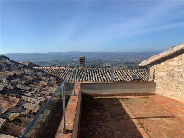Casa in vendita a Gualdo Cattaneo, Umbria