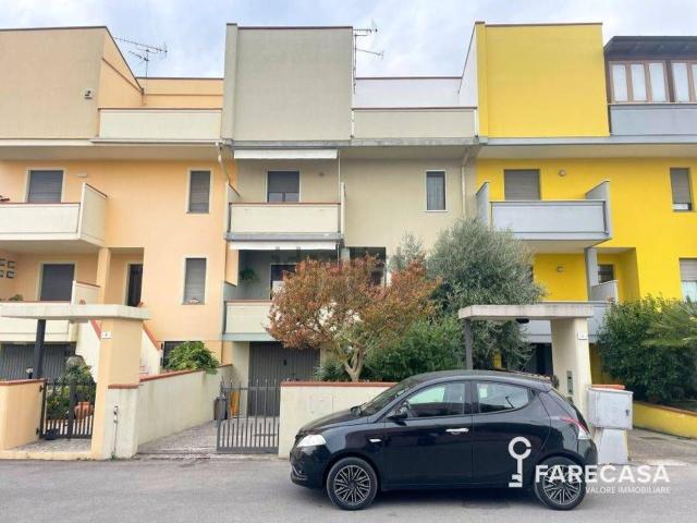 Casa in vendita a Pagliare, Morro d'Oro