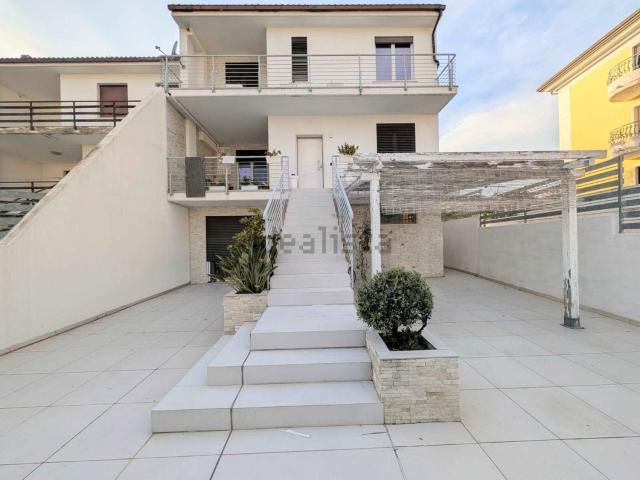 Casa in vendita a Contrada Porticone e Villaggio Valentino, Termoli