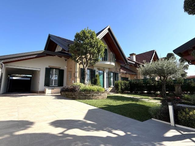 Casa in vendita a Misinto, Lombardia