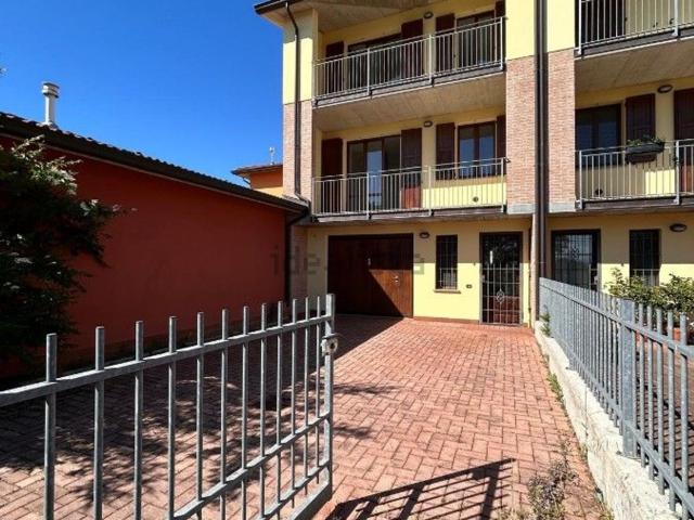 Casa in vendita a Terra di Mezzo, Re