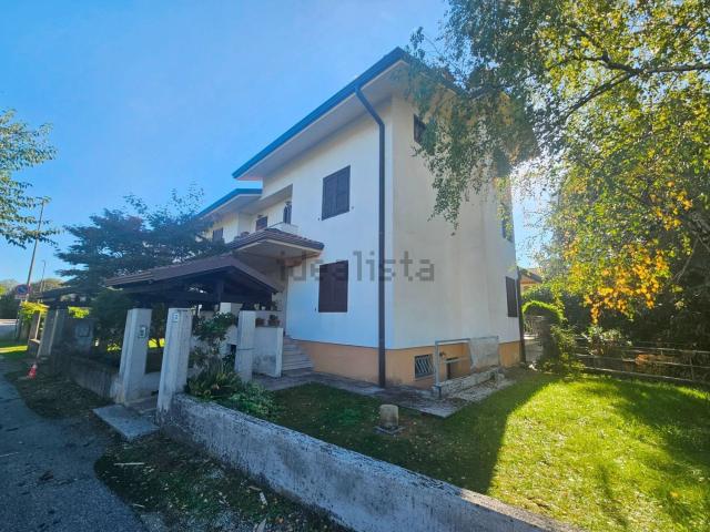 Casa in vendita a Lucinico / Ločnik / Luzinìs, Gorizia