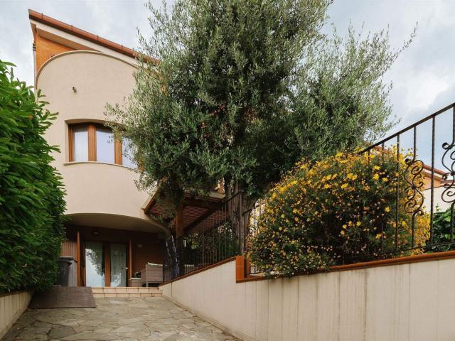 Casa in vendita a Ponte Rosso, Marche