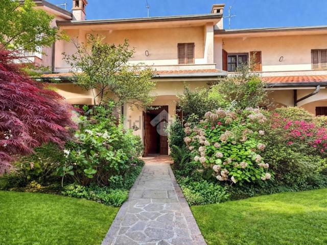 Casa in vendita a Barlassina, Monza e della Brianza