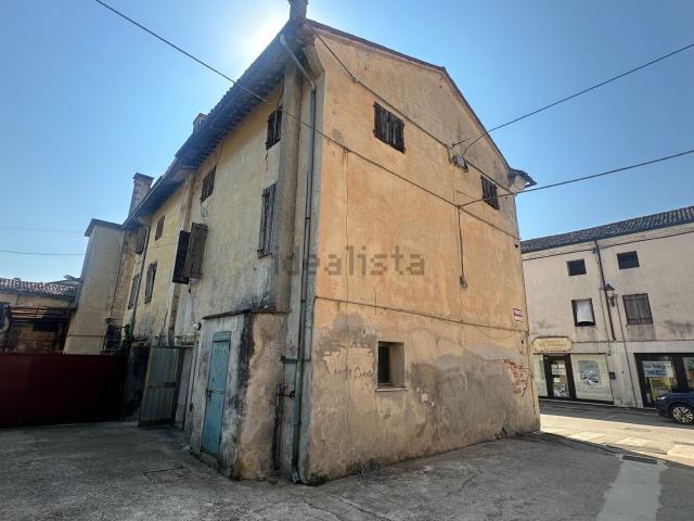 Casa in vendita a Rossano Veneto, Veneto
