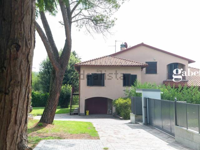 Casa in vendita a Novate Brianza, Merate