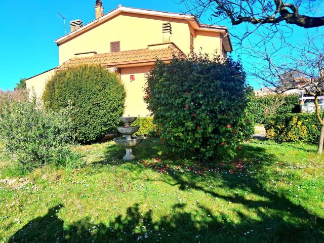 Casa in vendita a Ronciglione, Lazio