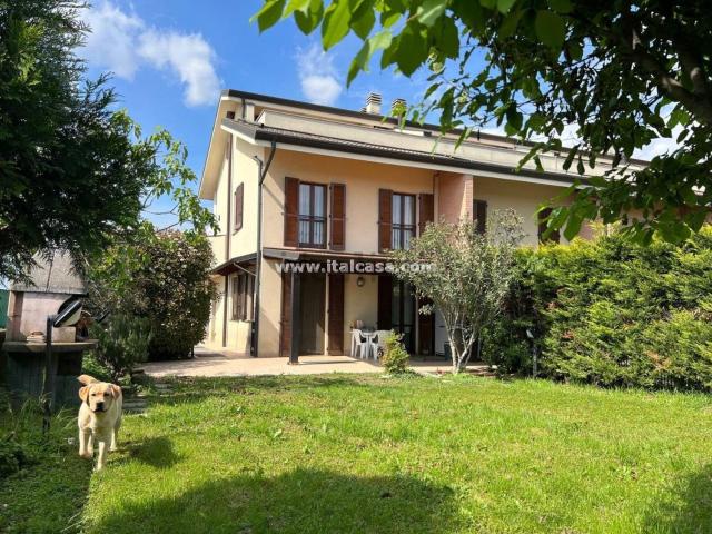 Casa in vendita a Treviglio, Lombardia
