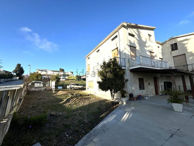Casa in vendita a Unione dei Comuni della Val Vibrata, Torano Nuovo