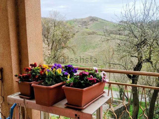 Casa in vendita a Varano De' Melegari, Reggio Emilia
