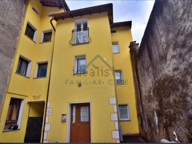 Casa in vendita a Comunità Montana del Piambello, Cadegliano