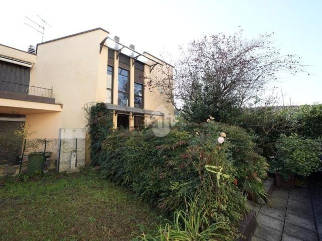 Casa in vendita a Biassono, Lombardia