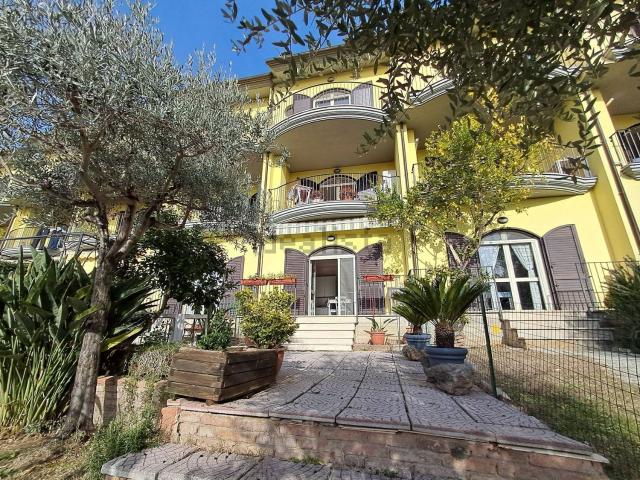 Casa in vendita a Sambuco, Marche