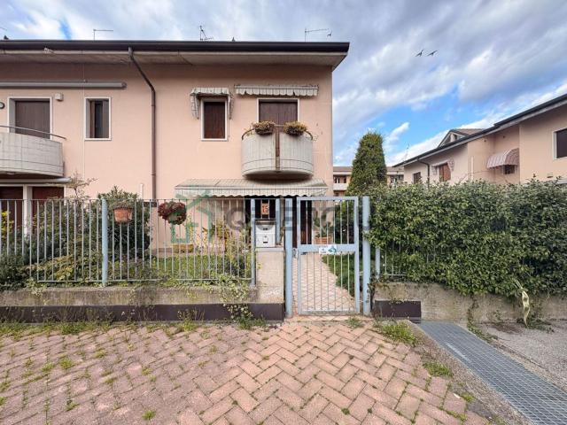 Casa in vendita a Castel D'azzano, Veneto