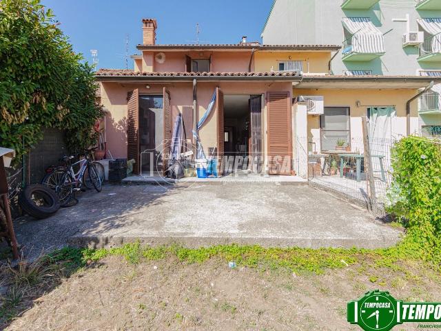 Casa in vendita a Belgioioso, Pavia