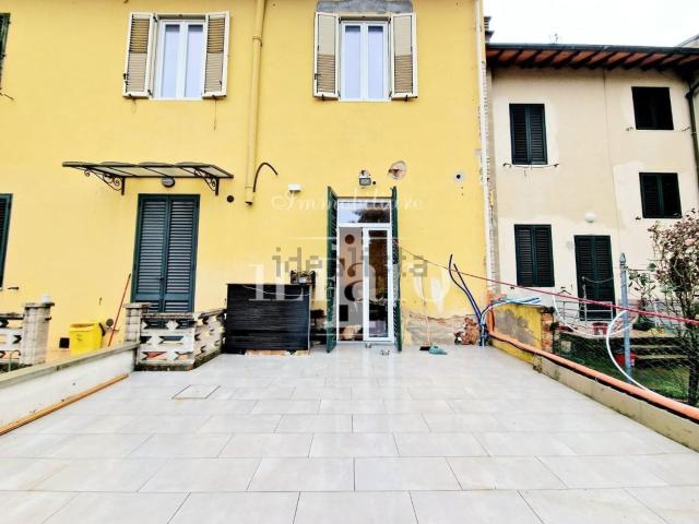 Casa in vendita a La Villa, Campi Bisenzio