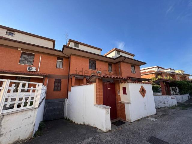 Casa in vendita a Torvajanica, Roma Capitale