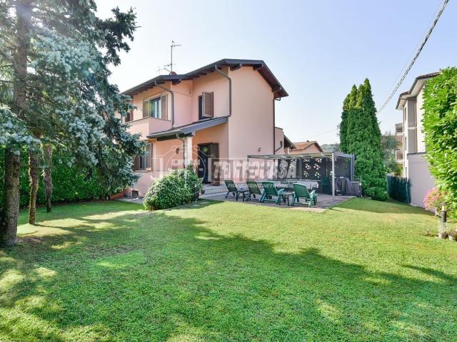 Casa in vendita a Lipomo, Como