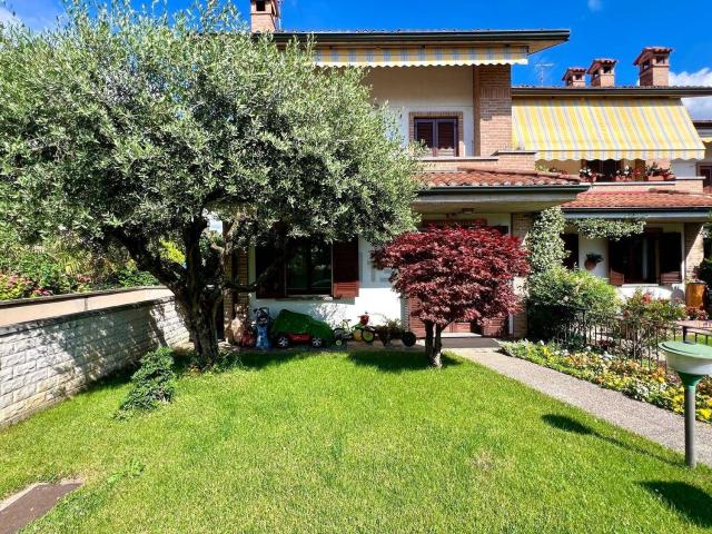 Casa in vendita a Albano Sant'alessandro, Lombardia