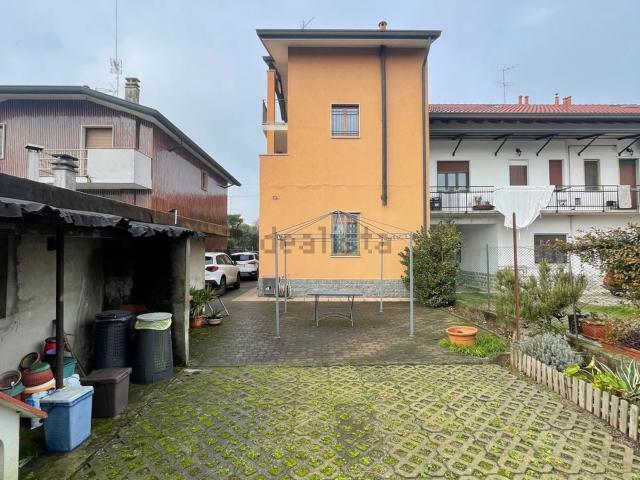 Casa in vendita a Limbiate, Lombardia