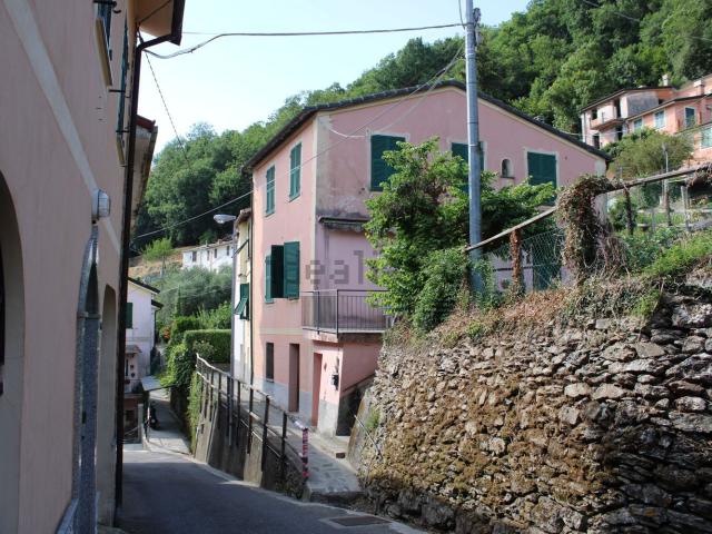 Casa in vendita a Lumarzo, Torriglia