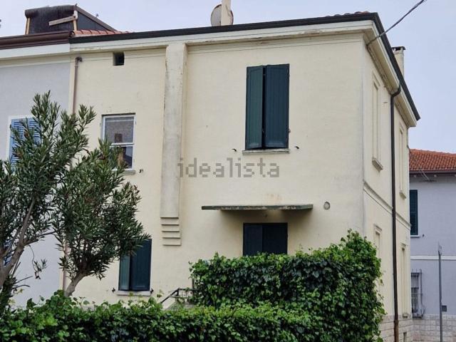 Casa in vendita a Baia Flaminia, Marche