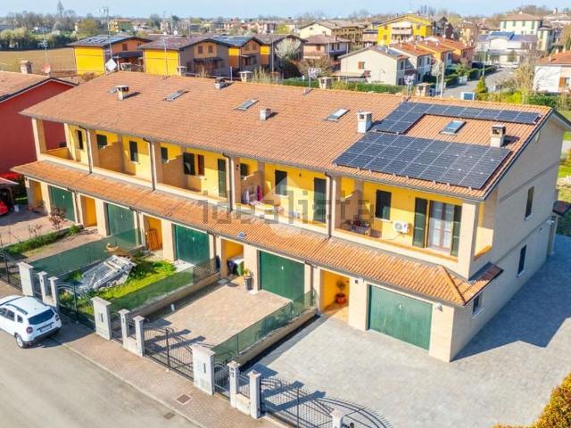 Casa in vendita a Terra di Mezzo, Re
