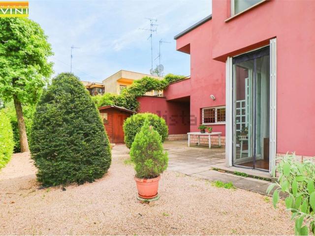 Casa in vendita a Crocetta-San Lazzaro-Modena Est, Modena