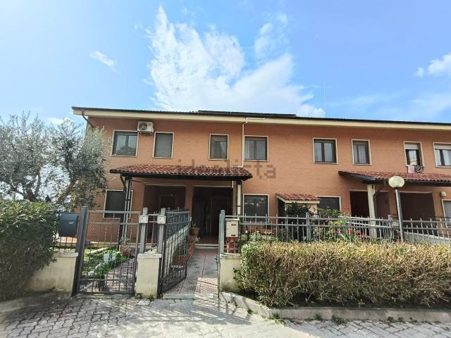 Casa in vendita a Poggio Mirteto, Lazio