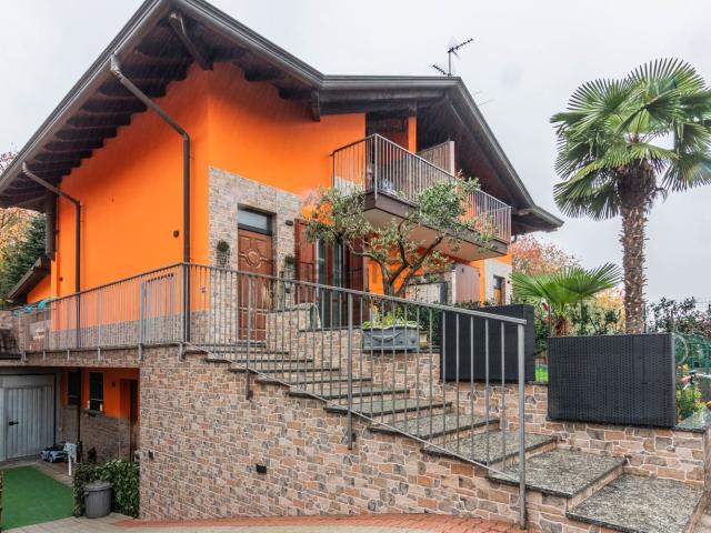 Casa in vendita a Vanzago, Lombardia