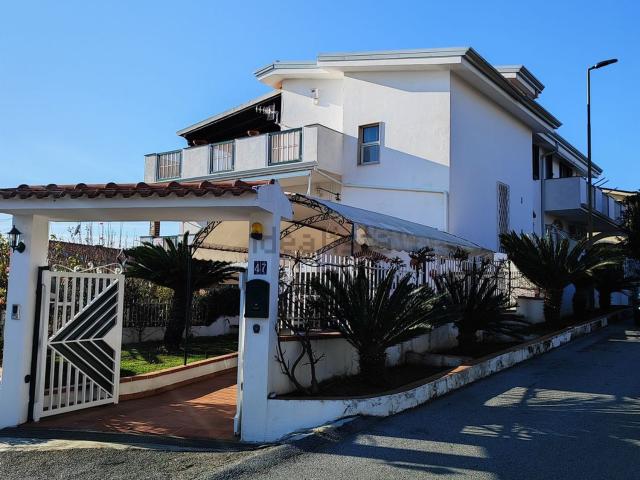 Casa in vendita a La Petrosa, Calabria