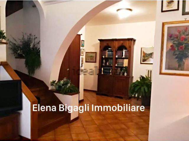 Casa in vendita a Centro Direzionale, Prato