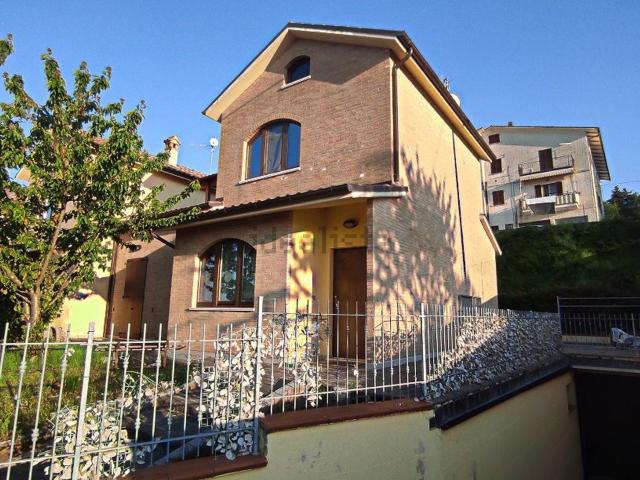 Casa in vendita a Marche, Macerata