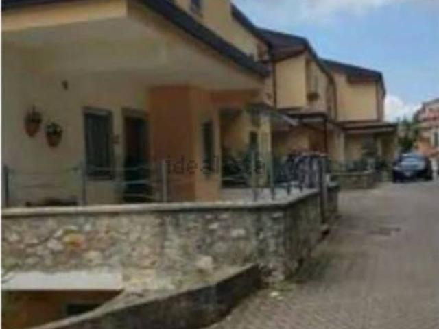 Casa in vendita a Macchia, Spezzano Piccolo