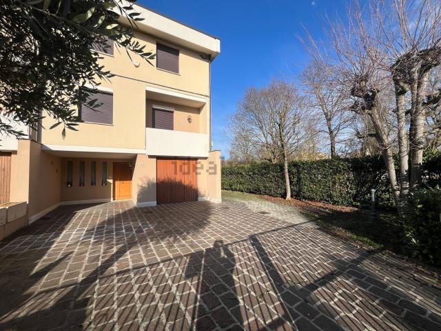 Casa in vendita a Unione Comuni Modenesi Area Nord, Mirandola