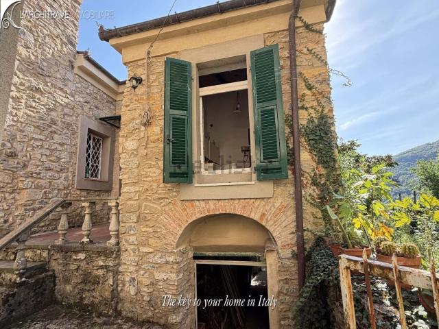 Casa in vendita a Montale, Comano