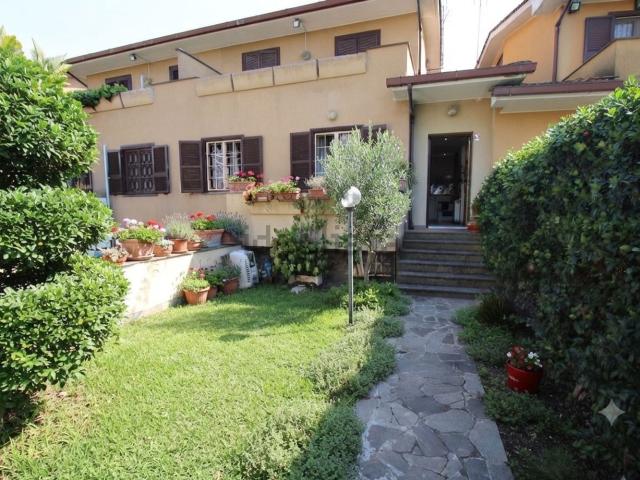 Casa in vendita a Acilia, Roma