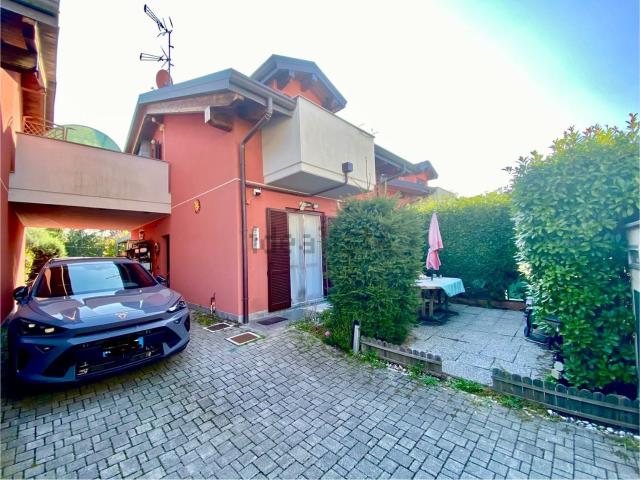 Casa in vendita a Montano Lucino, Como