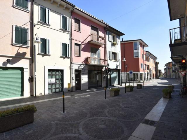 Casa in vendita a Bussolengo, Verona